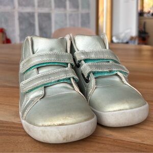 Ten Little- Everyday High Top Sneakers with Velcro Straps in Moondust Silver